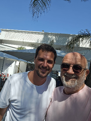 Mattia Destro in Riviera, selfie con il presidente della Samb